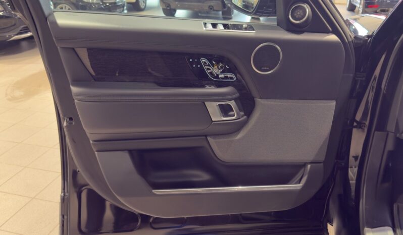 
								Land Rover Range Rover P400e Automatic full									