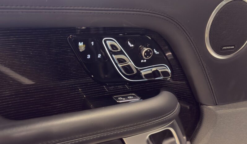 
								Land Rover Range Rover P400e Automatic full									