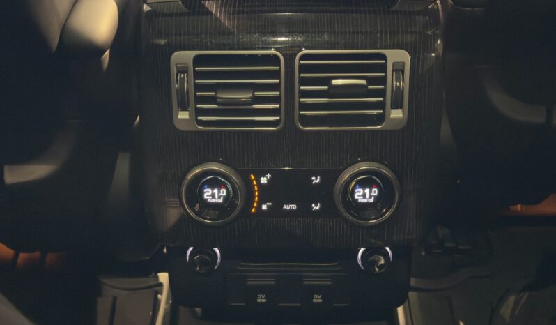 
								Land Rover Range Rover P400e Automatic full									