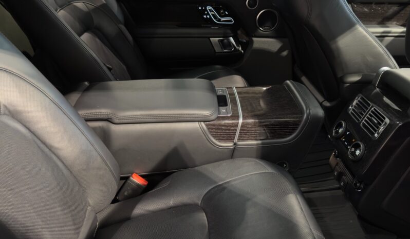 
								Land Rover Range Rover P400e Automatic full									