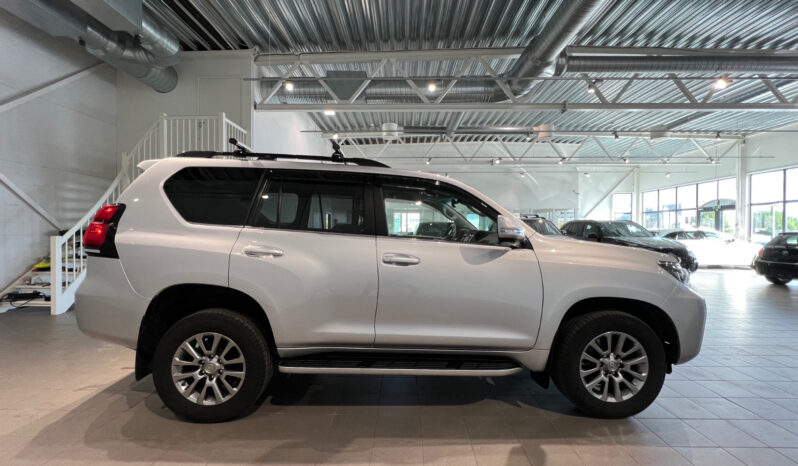 
								Toyota Land Cruiser Prado full									