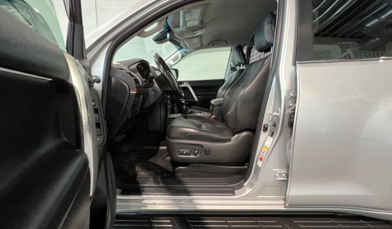 
								Toyota Land Cruiser Prado full									