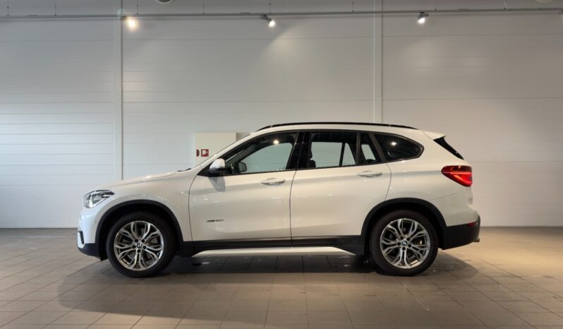 
								BMW X1 xDrive20i Steptronic full									