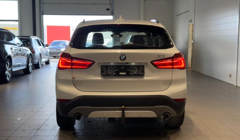 
								BMW X1 xDrive20i Steptronic full									