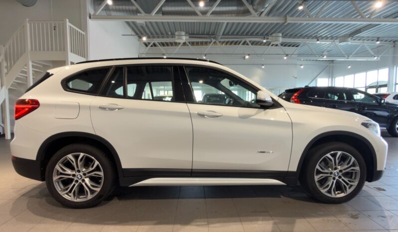 
								BMW X1 xDrive20i Steptronic full									