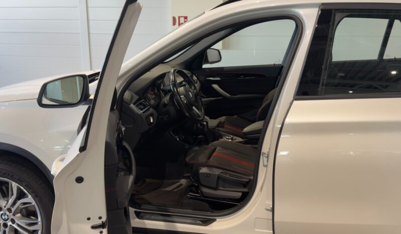 
								BMW X1 xDrive20i Steptronic full									