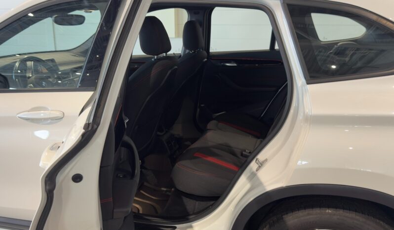 
								BMW X1 xDrive20i Steptronic full									