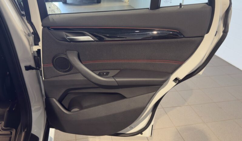 
								BMW X1 xDrive20i Steptronic full									